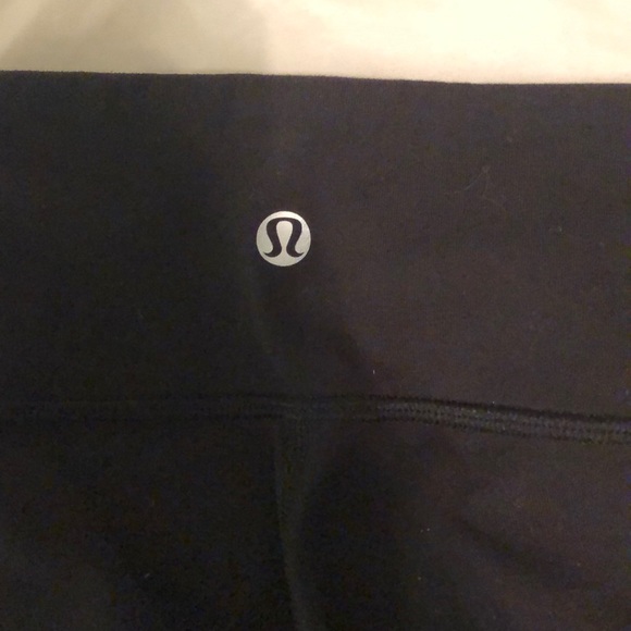 cropped lululemon leggings - Picture 2 of 2